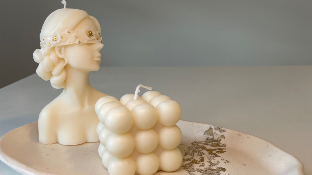 Die perfekte Geschenkidee: Handgemachte Kerzen und Jesmonite-Produkte