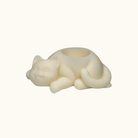 Auf diesem Bild sieht man unsere Catnap Glow. Sie ist handgemacht aus Bio Sojawachs und deswegen nachhaltig, vegan und umweltfreundlich.