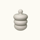 Auf diesem Bild sieht man unseren Celestial Bubble Elegance Jesmonite Behälter. Dieser ist handgemacht aus Jesmonite. Zudem ist er nachhaltig, umweltfreundlich und vegan.