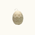 Auf diesem Bild sieht man unsere Floral Easter Egg Brilliance Kerze. Sie ist handgemacht aus Sojawachs. Sie ist nachhaltig, vegan und umweltfreundlich.
