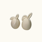 Hier sieht man unsere Hoppy Easter Egg Kerzen. Diese Osterei Hase Kerzen sind perfekt als Dekoration geeignet. Sie sind stilvoll und elegant, sowie ästhetisch. In weiß.