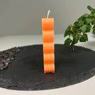 Hier sieht man unsere Radiant Love Tower Kerze. Sie ist perfekt als Dekoration geeignet mit ihrem Herzdesign. Sie ist elegant und ästhetisch.