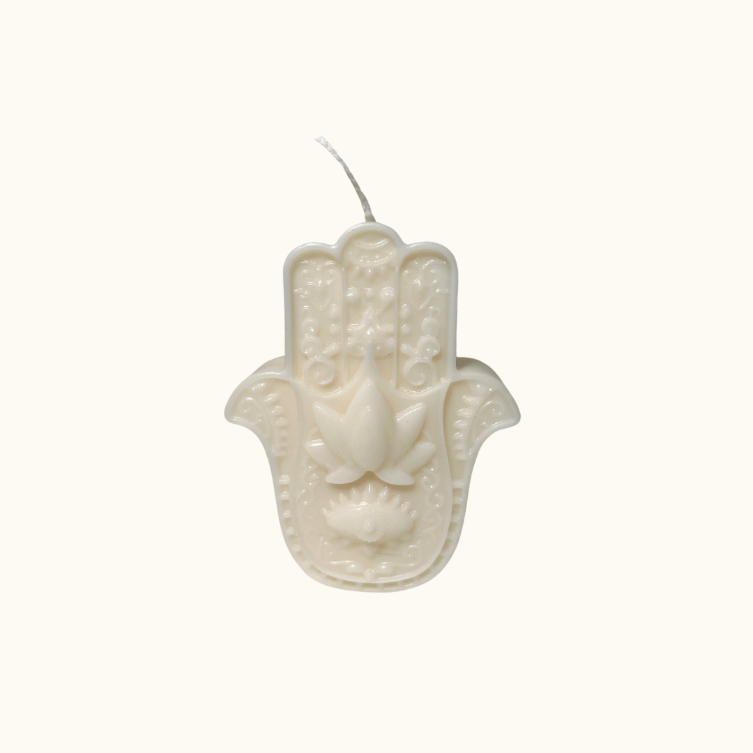 Auf diesem Bild sieht man unsere Sacred Hand of Serenity Kerze. Sie ist handgemacht aus Bio Sojawachs. Außerdem ist sie nachhaltig, vegan und umweltfreundlich.