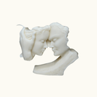 Auf diesem Bild sieht man unsere Whispers of Love Duo Candle Kerze. Sie ist handgemacht aus Bio Sojawachs und deswegen vegan, nachhaltig und umweltfreundlich.